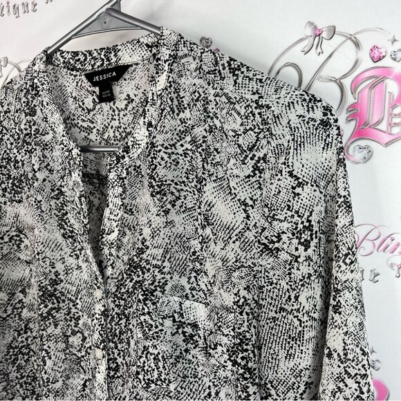 Jessica blouse snake print black white pattern Monochrome Patterned Blouse - Picture 3 of 10